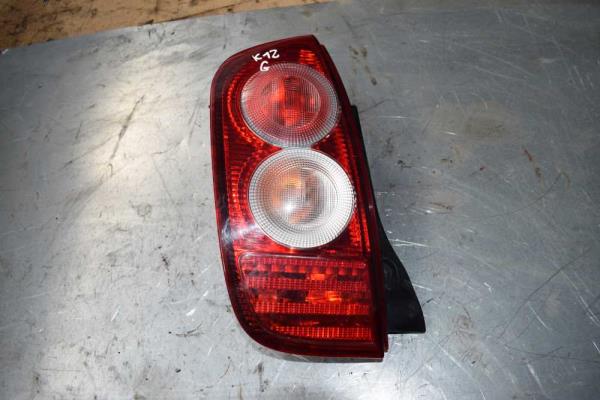 FEU ARRIERE GAUCHE NISSAN - Vue 1